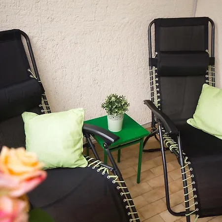 Appartamento Away From With A Heated Pool