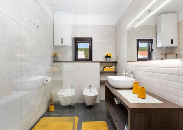 Away From With A Heated Pool פונאנט