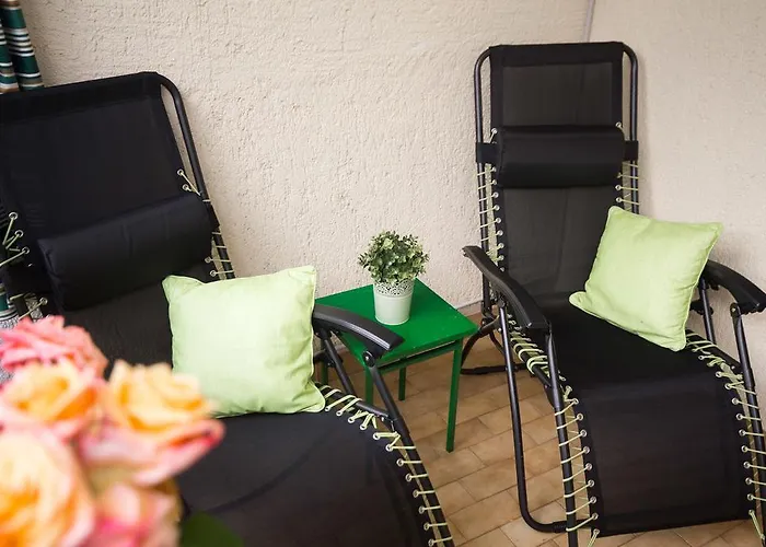 דירה Away From With A Heated Pool