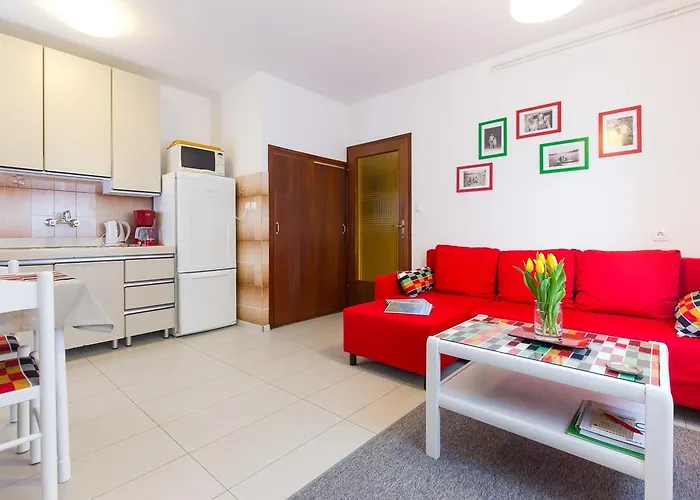 Away From With A Heated Pool דירה