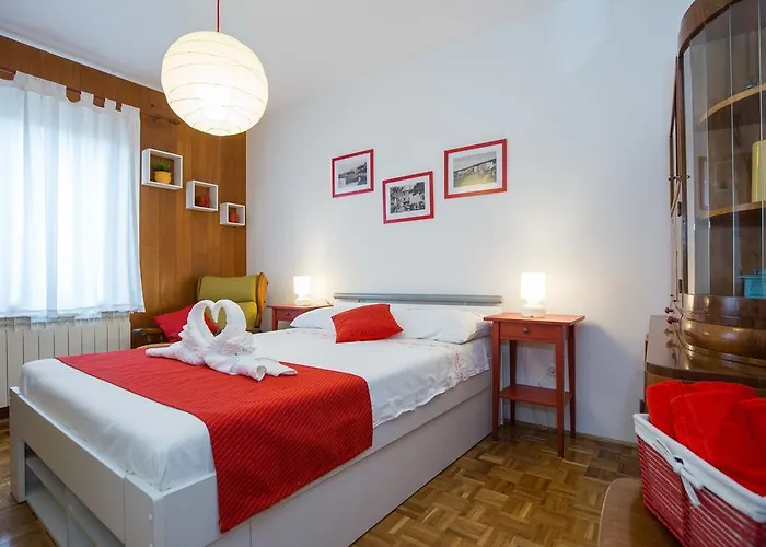 דירה Away From With A Heated Pool *