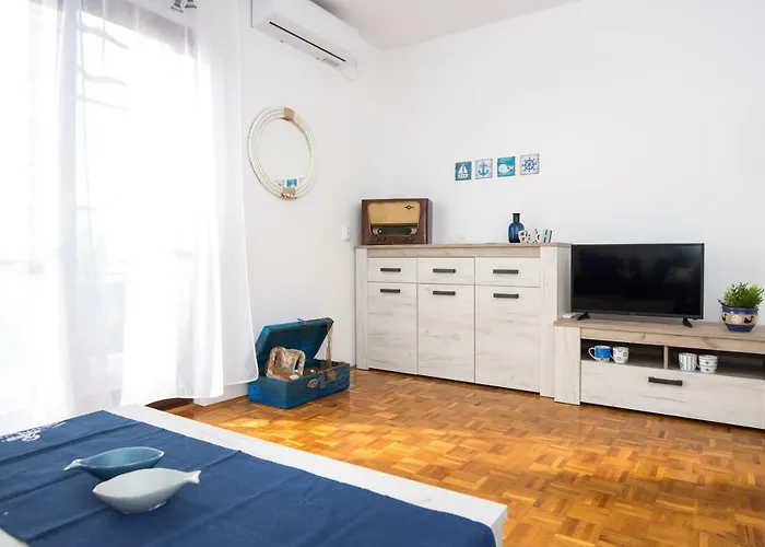 דירה Away From With A Heated Pool *