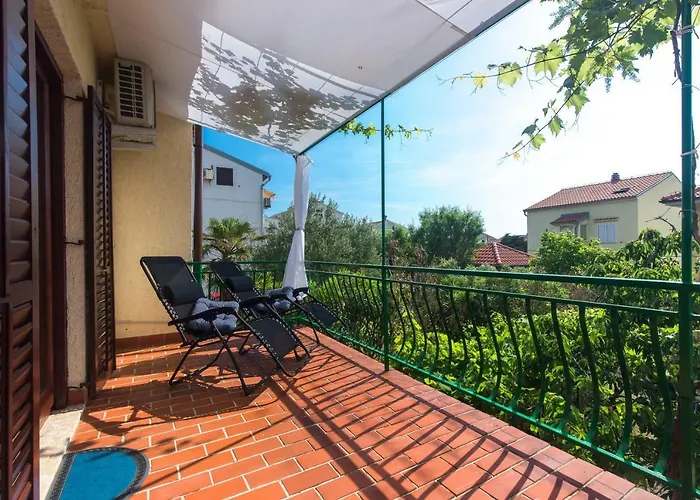 דירה Away From With A Heated Pool *