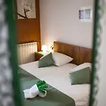 Home Away From Home With A Heated Pool Lägenhet