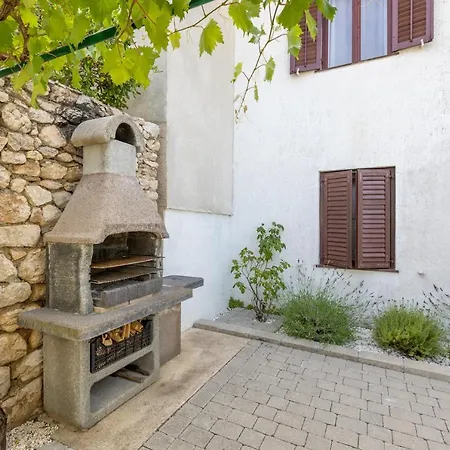 Appartamento Away From With A Heated Pool *