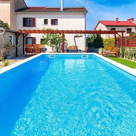 Appartamento Away From With A Heated Pool Punat
