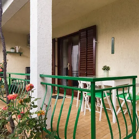 Away From With A Heated Pool Appartamento Punat