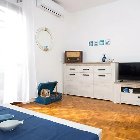 Appartamento Away From With A Heated Pool *
