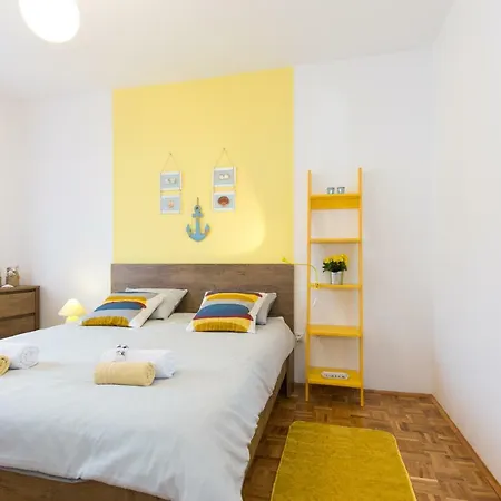 Appartamento Away From With A Heated Pool
