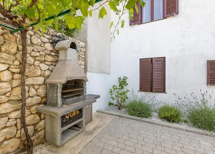 Appartamento Away From With A Heated Pool *