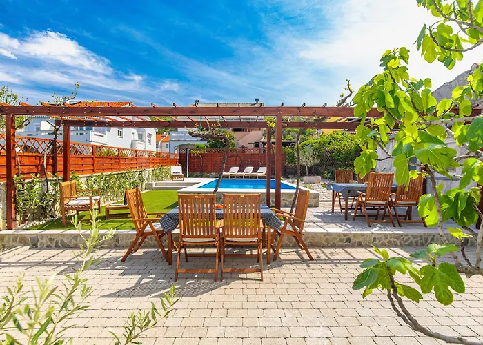 Appartamento Away From With A Heated Pool