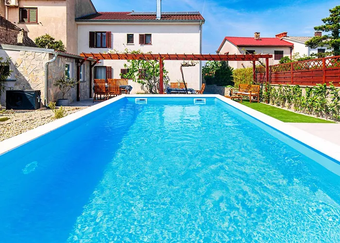 Appartamento Away From With A Heated Pool Punat