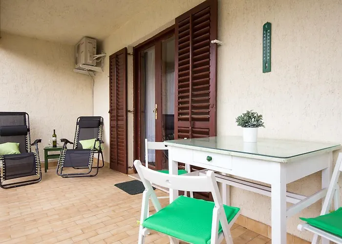 Appartamento Away From With A Heated Pool