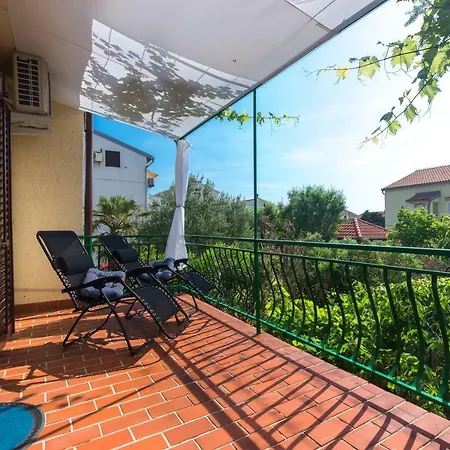 Apartmán Away From With A Heated Pool *